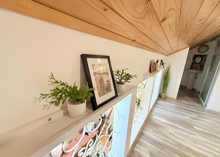 Center The Quiet Luxury 7 *